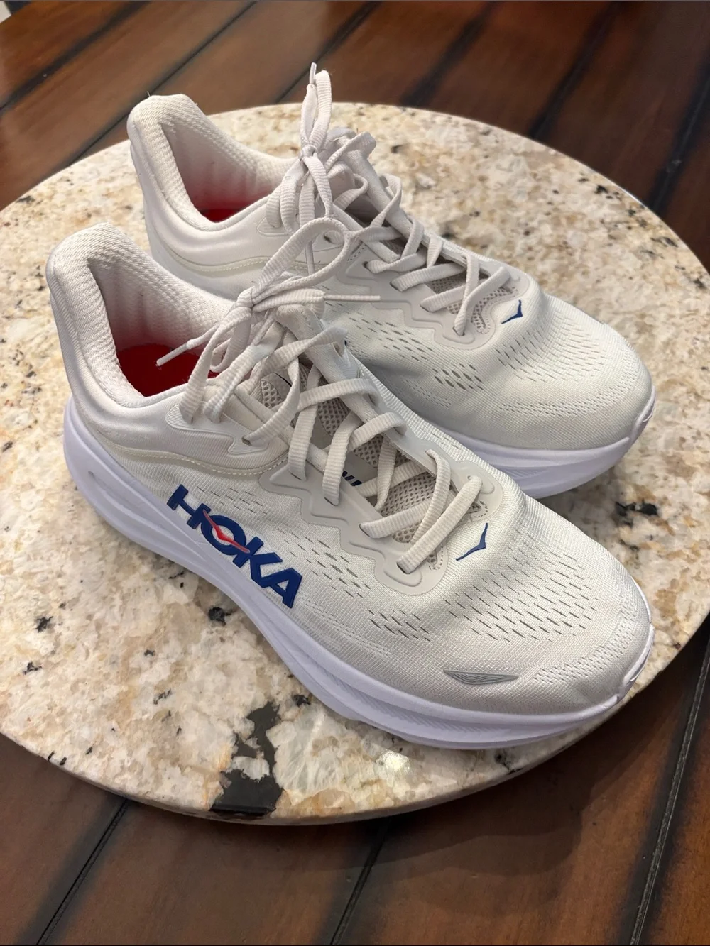 Hoka Men’s Bondi 9; size 9D - Like new condition